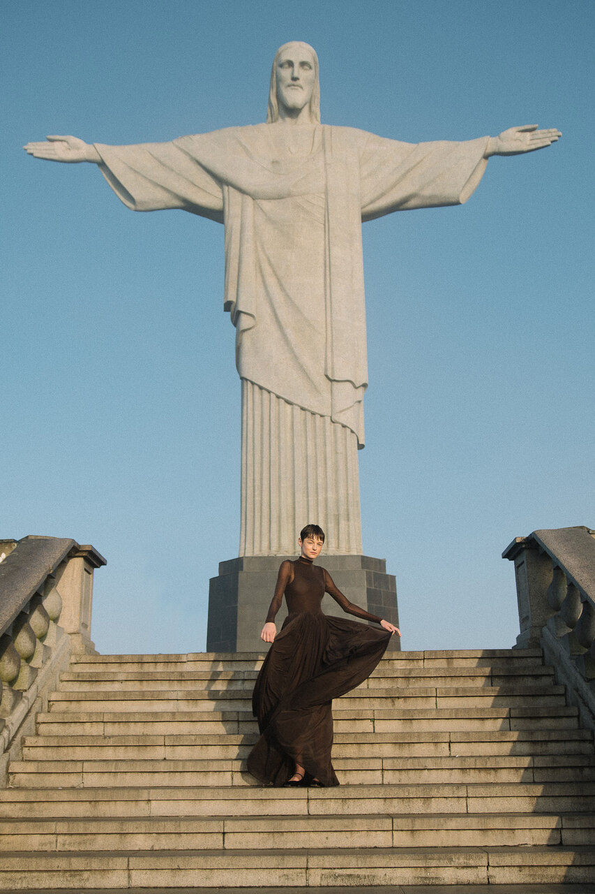 Emma Corrin Cristo Redentor