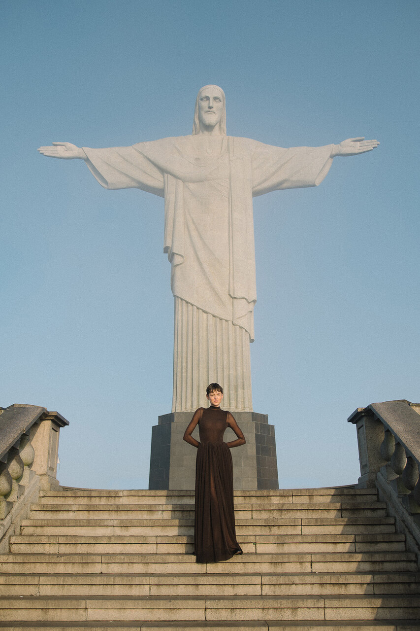 Emma Corrin Cristo Redentor